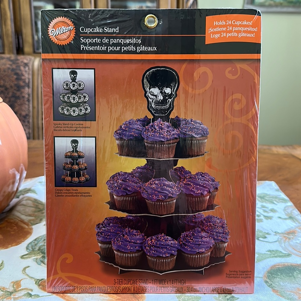 Wilton Skull Cupcake Stand 🧁 NIP!